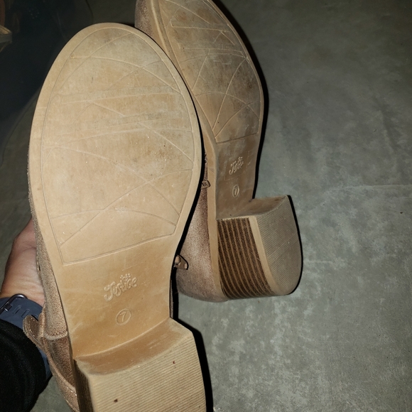 Boots - Picture 3 of 3